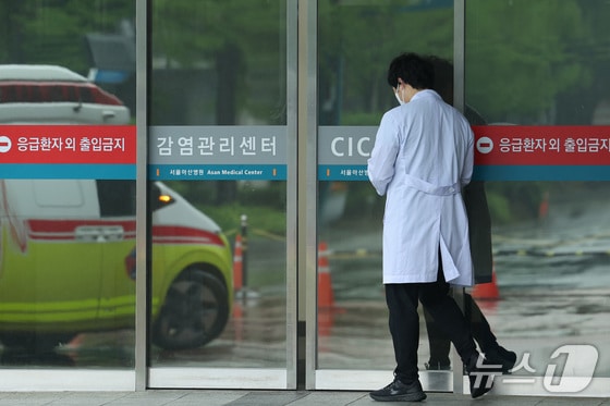 전국 의대 교수협 “의대 증원 근거 회의록 없다…위법성 인정하라”