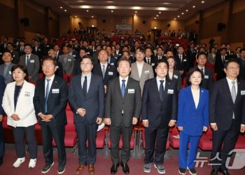 이재명 ‘일극 체제’ 완성…다른 의견 나올 틈이 없다