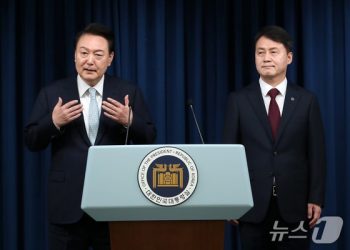 尹, ‘방탄용 민정수석’ 지적에 “사법리스크 있다면 내가 풀 문제”