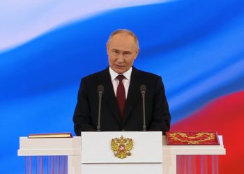 ‘종신집권 초석’ 푸틴 5번째 취임식…”러시아 이끄는 건 신성한 의무”