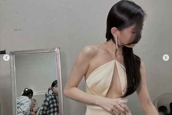 수지, 가슴골 노출 파격 드레스…”바비가 따로 없네”