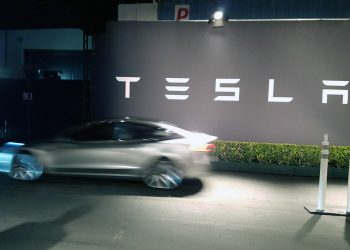 테슬라 자율주행 미국서는 홀대받는데 중국서는 대환영