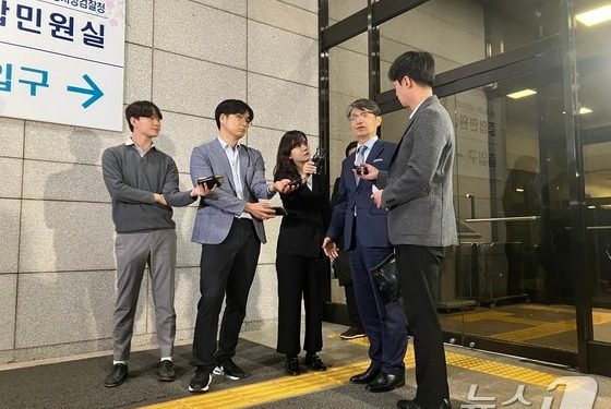 ‘김여사 명품백’ 최재영 목사 12시간 소환조사…”모든 사실 진술”