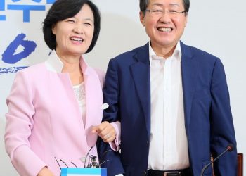 ‘반갑다 동기야’…사법연수원 14기 홍준표 “추미애, 국회의장 할만하다”