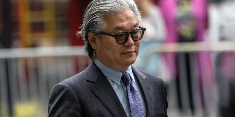 한국계 미국인 투자자 빌황, 사기 혐의 배심원단 재판 시작