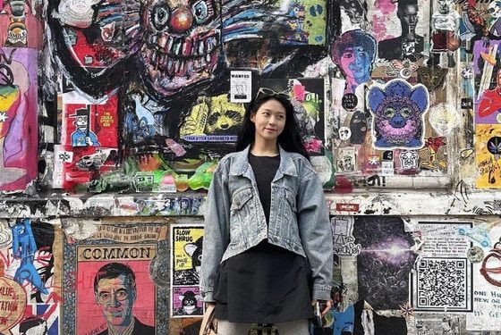 설현, 영국서 뽐낸 ‘힙스터’ 스타일…167㎝·47kg ‘환상 비율’