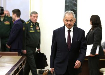 쇼이구 “러군, 우크라 전 방면으로 진격…공세 위해 병력·장비 확보”