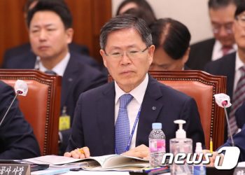 ‘동거녀와 6차례 해외출장’ 조용돈 가스기술공사 사장 해임