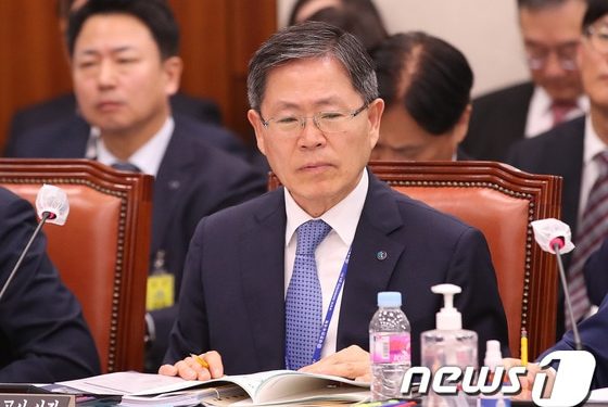 ‘동거녀와 6차례 해외출장’ 조용돈 가스기술공사 사장 해임