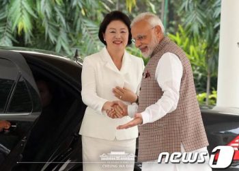 외교부 “김정숙 인도 방문, 韓서 먼저 검토…이후 초청장 받아”