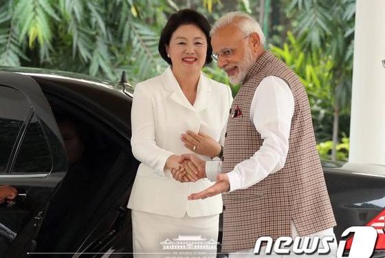 외교부 “김정숙 인도 방문, 韓서 먼저 검토…이후 초청장 받아”