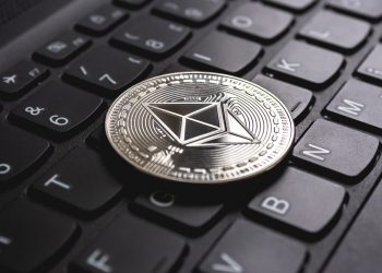 SEC 현물 ETF 승인 소식에도 이더리움 2% 상승에 그쳐