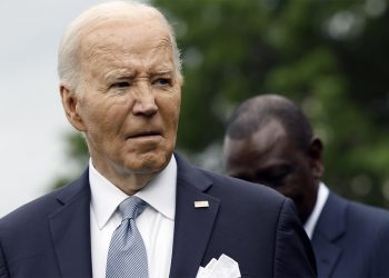 바이든의 잇따른 선심 정책에 미 언론 “매표 행위라 불쾌”