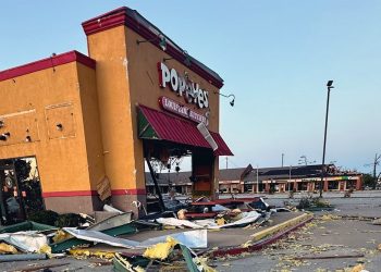 토네이도로 쑥대밭 된 美중부, 최소 23명 사망