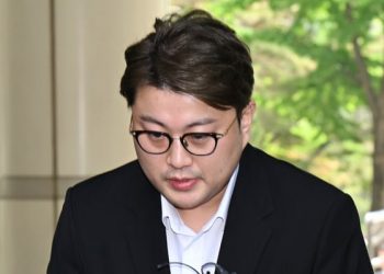 김호중, 자포자기했나 “유치장 독방서 잠만 자…삼시세끼 구내식당 도시락”