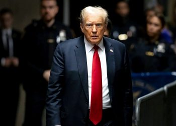 ‘성추문 입막음’ 최후변론…트럼프 “협박 피해자” vs 검찰 “유권자 기만”