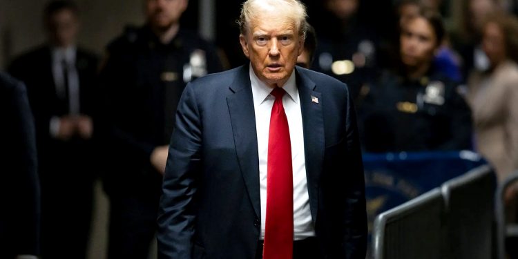 ‘성추문 입막음’ 최후변론…트럼프 “협박 피해자” vs 검찰 “유권자 기만”