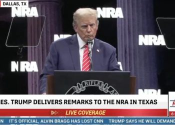 77세 트럼프, 연설 중간에 돌연 ’30초 침묵’…바이든측, 건강이상설 제기