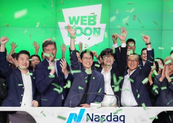 네이버 웹툰엔터 나스닥 상장 첫날 10% 랠리…기업가치 4조