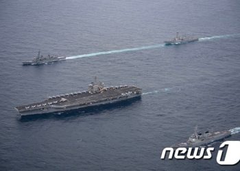 美항모, 이달 한반도 주변 전개…한미일, 다영역 시범훈련