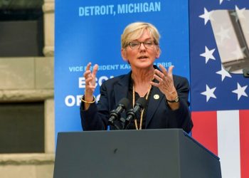 美에너지 장관 “中전기차 관세 4배 인상, 이 분야 건전성에 중요”