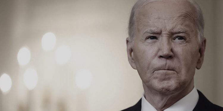 “바이든, 인지 기능 저하 조짐…비공개 회의서 같은 말 반복하기도”