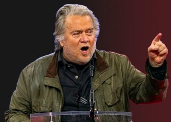 트럼프 선고 앞두고…책사 배넌, 내달부터 복역 위기