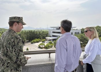 브라이언 켐프 주지사 내외 한반도 비무장지대 방문