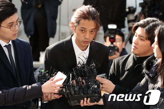 “정준영이 바지 벗긴 뒤 사진 찍고 자는 친구 양주 먹였다” 과거 재조명