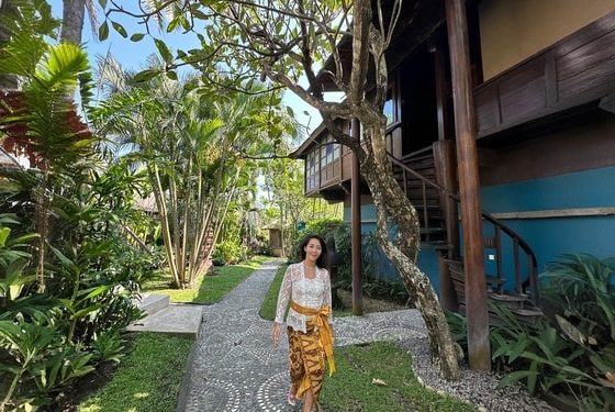 ‘이범수와 파경’ 이윤진, 발리서 호텔리어로 새출발 “또 다른 시작”
