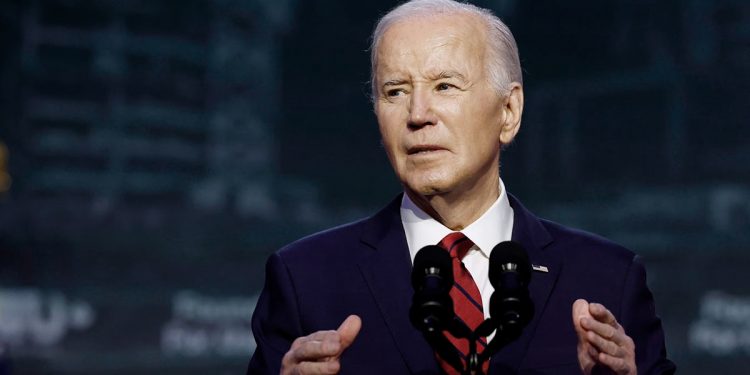 바이든, 美배우자 둔 불법 이민자 구제 나선다…선거 앞두고 ‘승부수’