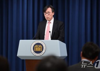 선 넘은 러시아에 우크라 무기 지원 재검토로 ‘맞불’…한러관계 급속 냉각