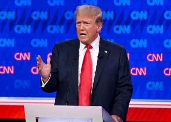 美 대선토론 후 트럼프가 쓰는 SNS 운영사 주가 상승