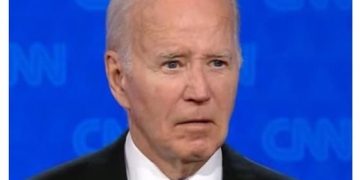 ‘토론 폭망’에 조롱거리 된 바이든…’벌어진 입에 멍한 표정’ 확산