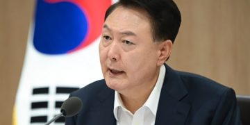 尹 탄핵 100만명 청원…”국민 뜻 엄중” vs “文 땐 140만”