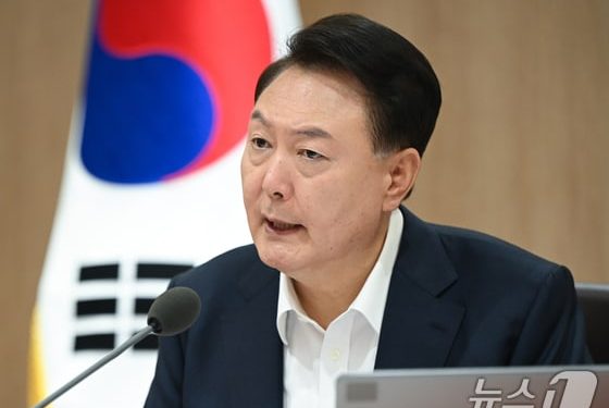 尹 탄핵 100만명 청원…”국민 뜻 엄중” vs “文 땐 140만”