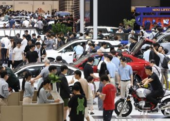 ‘보급형·고급형 신차’ 올해 캐즘 돌파…배터리도 ‘약속의 하반기’ 온다