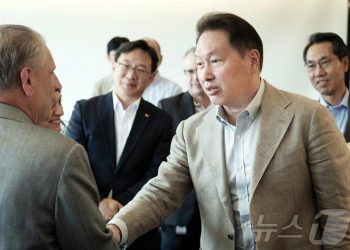 동분서주 최태원, AI 빅테크 이어 美 바이오·유리기판 사업 점검