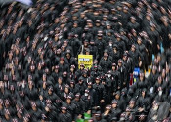 삼성전자 ‘깜짝 실적’ 직후 노조 총파업…”물 들어올 때 노 부러뜨려”