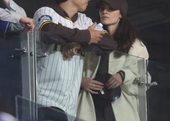 송중기, 두 아이 아빠 된다…♥케이티, 둘째 임신에 축하 쇄도