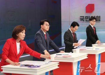 문자 무시 논란에 한동훈-나경원·윤상현 난타전…원희룡 ‘로우키’