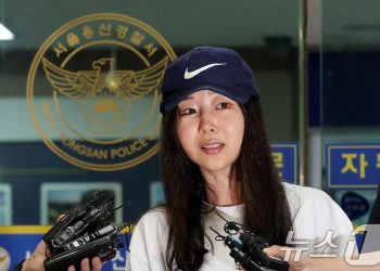 첫 조사 마친 민희진, ‘업무상 배임’ 혐의 부인…”코미디 같은 일”