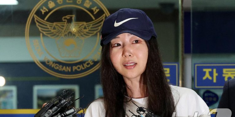 첫 조사 마친 민희진, ‘업무상 배임’ 혐의 부인…”코미디 같은 일”