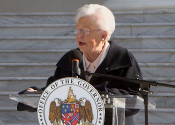 아이비 주지사, 앨라배마주 성매매 근절을 위한 보조금 수여