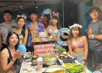 “女손님 벗고 오면 90% 할인”…’찜통’ 대만 ‘비키니 훠궈’ 대유행