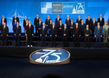 다시 들끓는 사퇴론…’후보 바이든’ 나토 기자회견 시험대 오른다