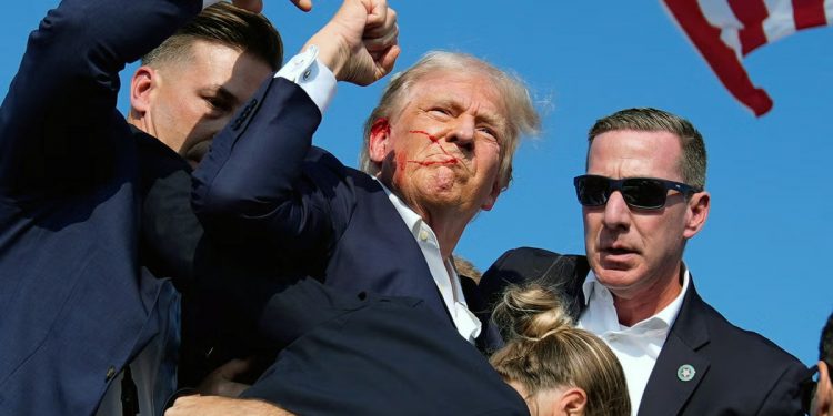 트럼프 임명 판사, 기밀문서 유출 소송 기각…사법리스크 덜었다