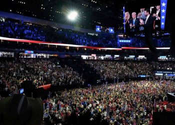 “바이든은 요양원으로, 트럼프는 힘의 대통령”…美공화 전대 셋째날