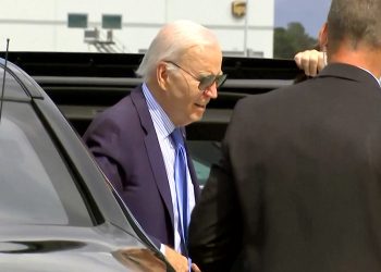 “총알은 트럼프 못 막았지만 바이러스는 바이든 막았다”