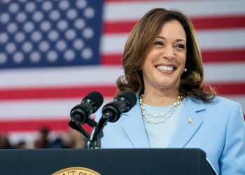 바이든 등진 기부자들, 해리스에 돌아왔다…하루 새 650억원 쏟아져